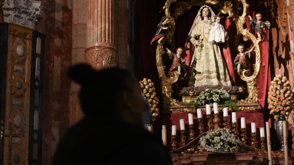 Virgen del Rosario, en su capilla de San Pablo, sin la corona.