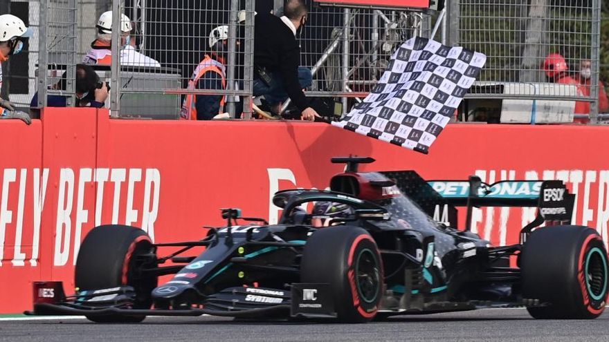 Hamilton fa campió Mercedes a Imola