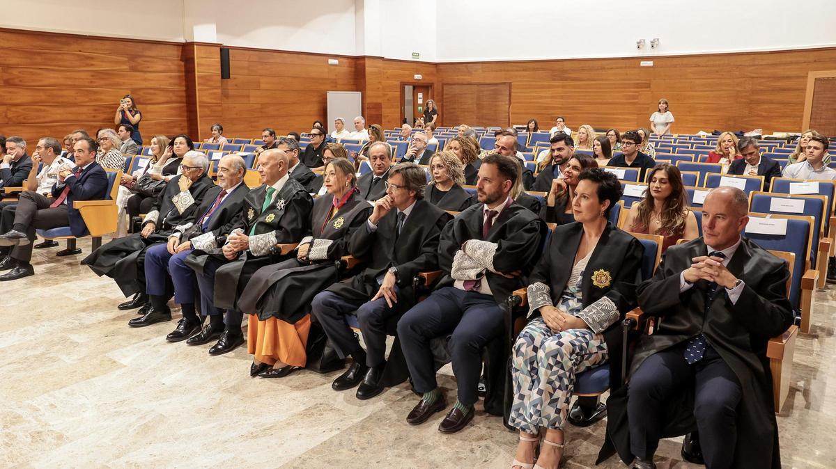 Acto de imposición de Togas y Juramento o Promesa de las colegiadas y colegiados incorporados en el último año al Ilustre Colegio Oficial de Procuradores de Alicante