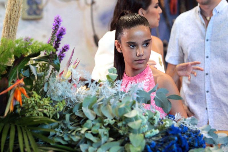 Preparación de las carrozas para la Batalla de Flores