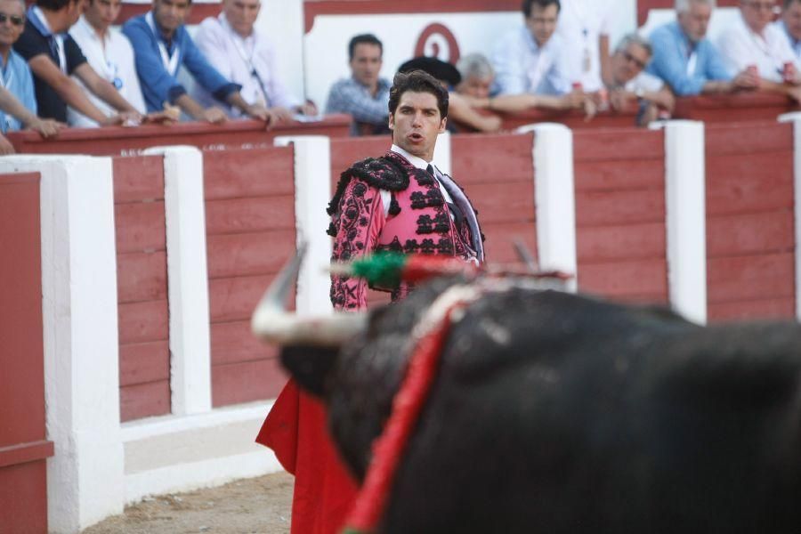 Toros en San Pedro: Cayetano, por la puerta grande