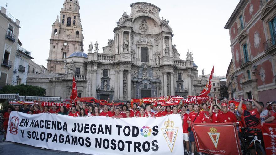 Manifestación de los aficionados del Real Murcia