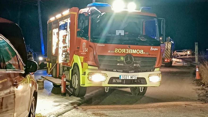 Dos camiones de bomberos, en el lugar del accidente