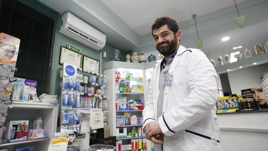 Martín Ramírez de Diego, con el aerotermo eléctrico recién instalado, arriba a la izquierda.