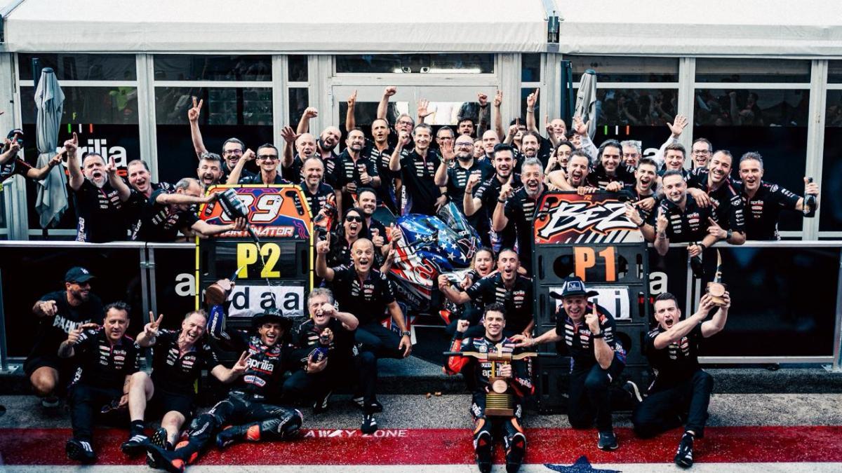 Aprilia celebra el éxito de Bezzecchi y Martín