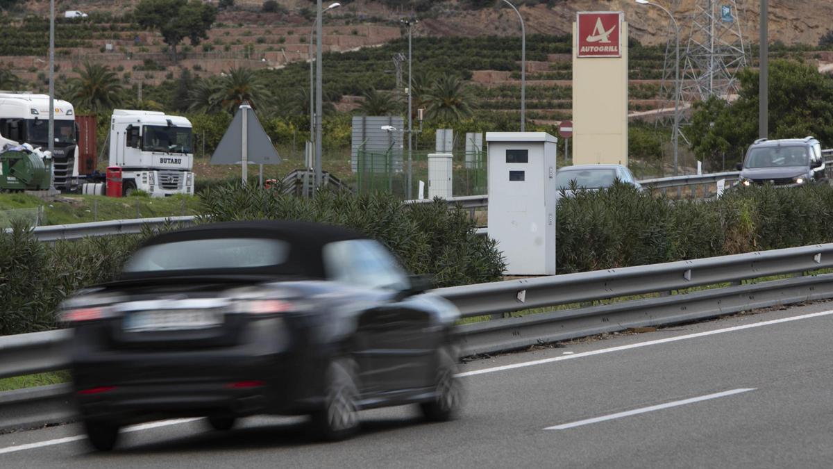 Imagen del área de servicio de la A7 a su paso por Sagunt.