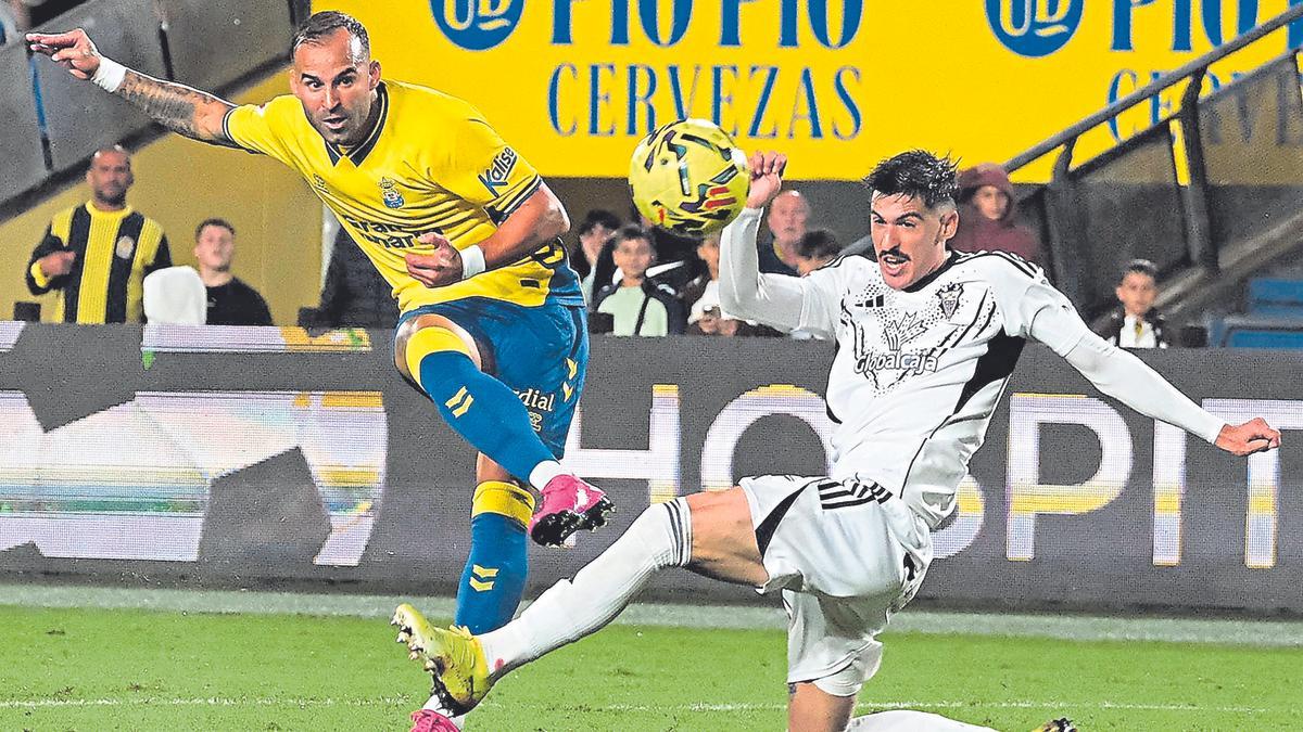 Jesé Rodríguez chuta a portería en el encuentro ante el Albacete