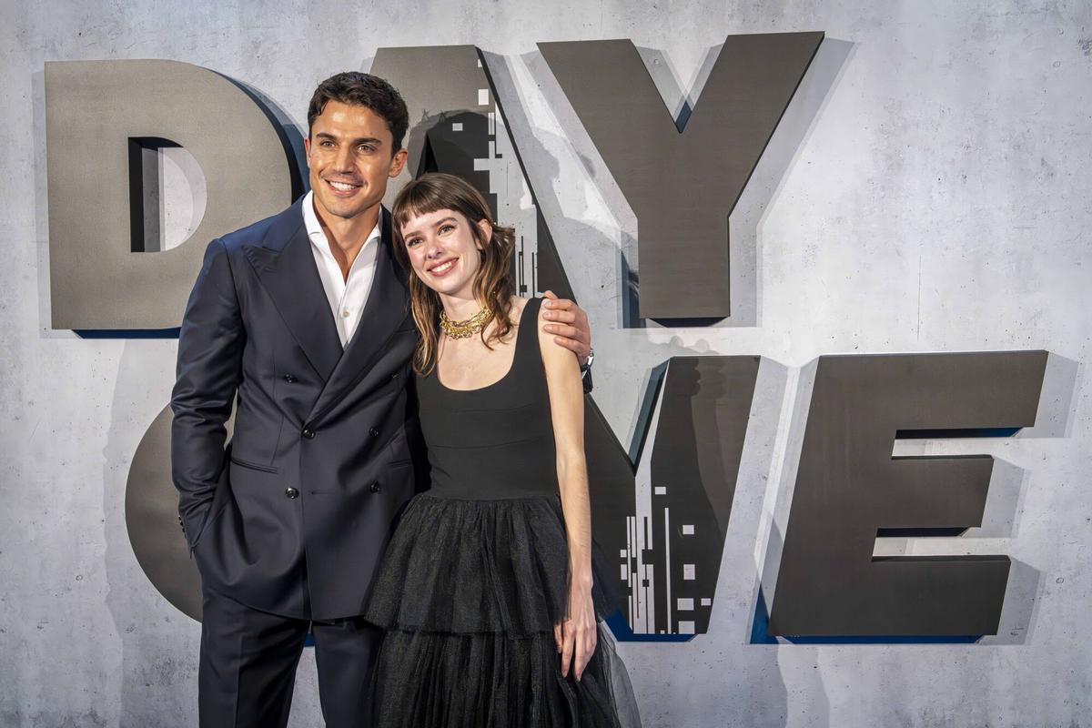 Barcelona, 05/03/2026 Cultura. Premiere de la serie de Amazon Prime Video 'Day One', para una portada del Teletodo. Para la portada, necesitaríamos foto VERTICAL con los dos protagonistas juntos, Álex González y Alba Planas. Y para las entrevistas, fotos de ellos por separado (horizontal y vertical). También necesitamos fotos individuales de tres de los secundarios: Jordi Mollà, Renata Notni e Iván Massagué (o si puede ser de ellos tres juntos). AUTOR: MANU MITRU