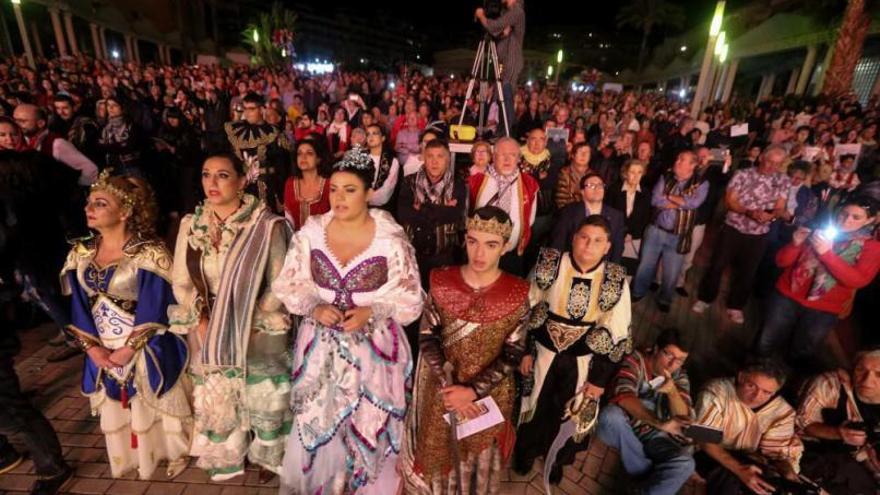 Un acto de las fiestas de octubre en la plaza Mayor. | DAVID REVENGA