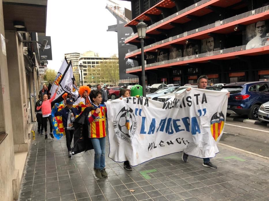 Momentos de la marcha cívica por el centenario del Valencia CF.