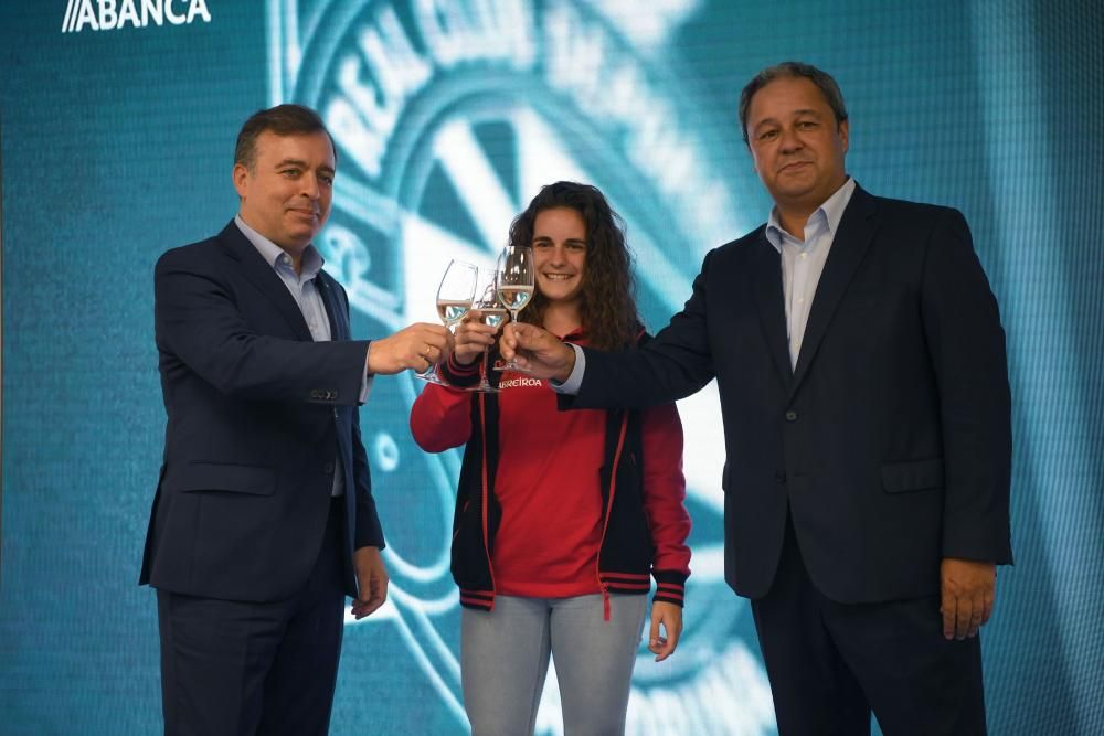 Homenaje de campeonas para el Deportivo Abanca