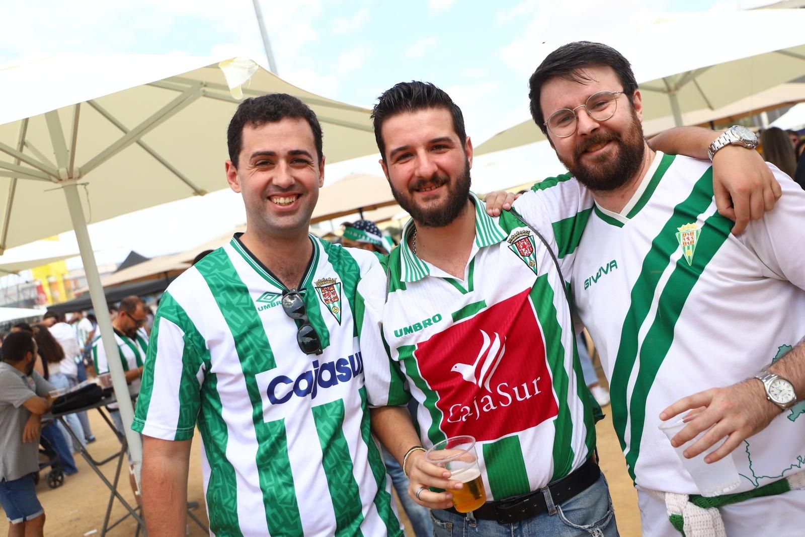 Córdoba CF-Ponferradina | El espectáculo de los aficionados en la Fan Zone de El Arcángel
