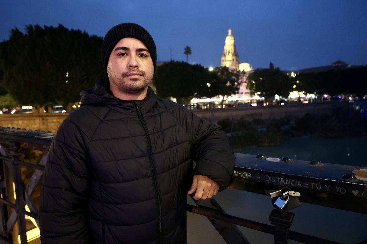 Freddy Pernalete, antiguo policía en Venezuela, fotografiado este sábado juno al río en Murcia.