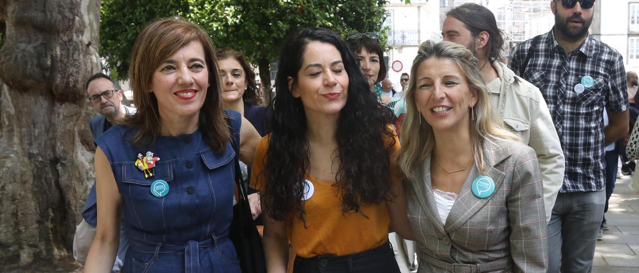 Marta Lois, por la izquierda, María Rozas (CA) y Yolanda Díaz, en Santiago