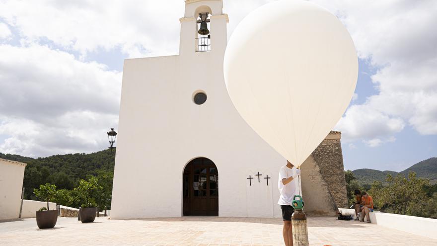 Nanosatélite en Ibiza: Cabo Cañaveral en la iglesia de Sant Agustí