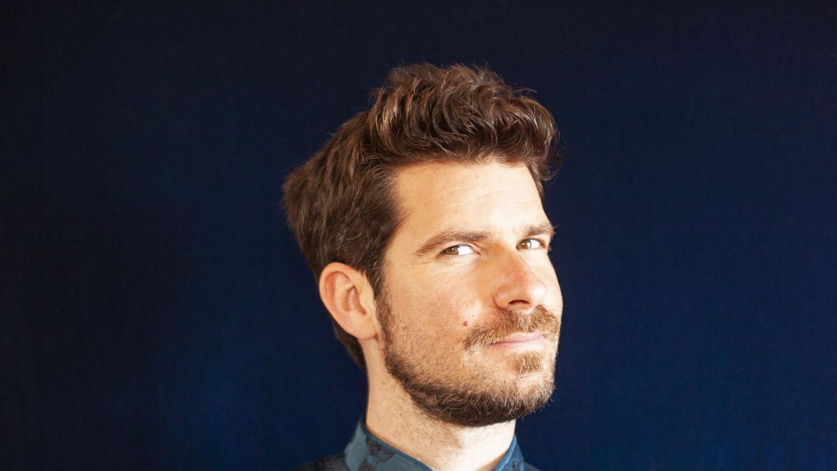El pianista, compositor e improvisador Marco Mezquida nació en Mahón, en Menorca, y reside en Barcelona.