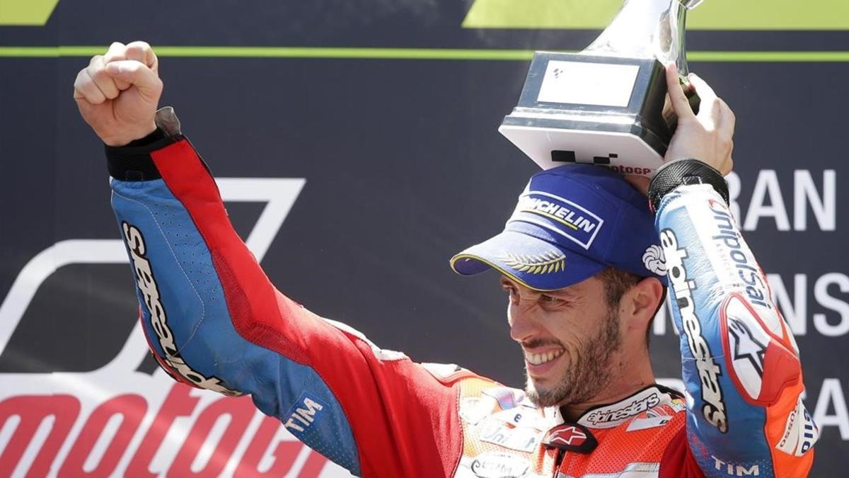 El italiano Andrea Dovizioso (Ducati) celebra su triunfo en Montmeló.