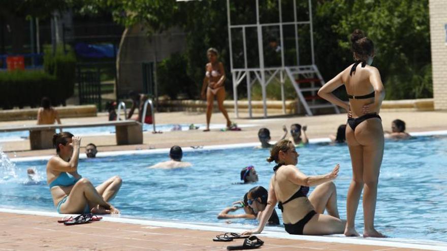 La mayoría de las piscinas tuvieron mucha afluencia durante la jornada | JAIME GALINDO