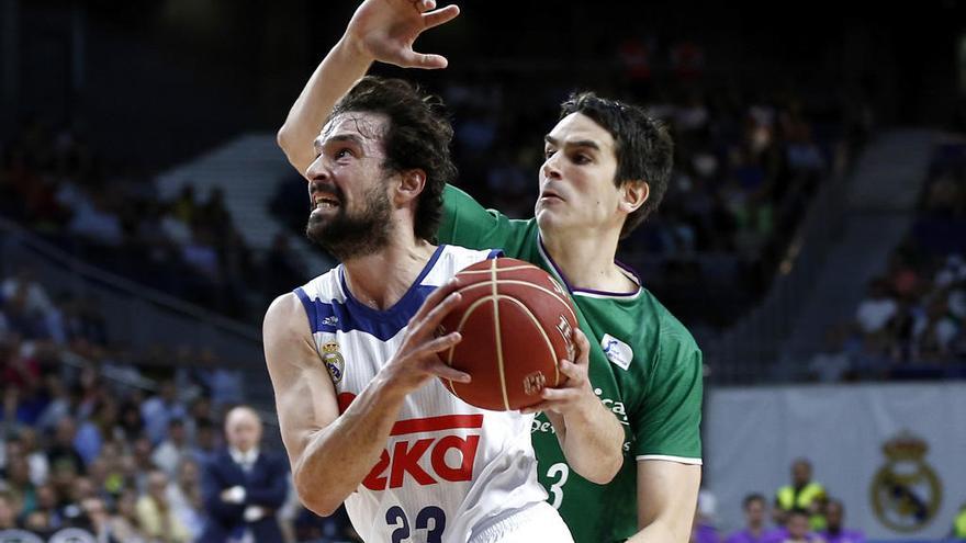 Carlos Suárez defiende a Sergi Llull el miércoles.