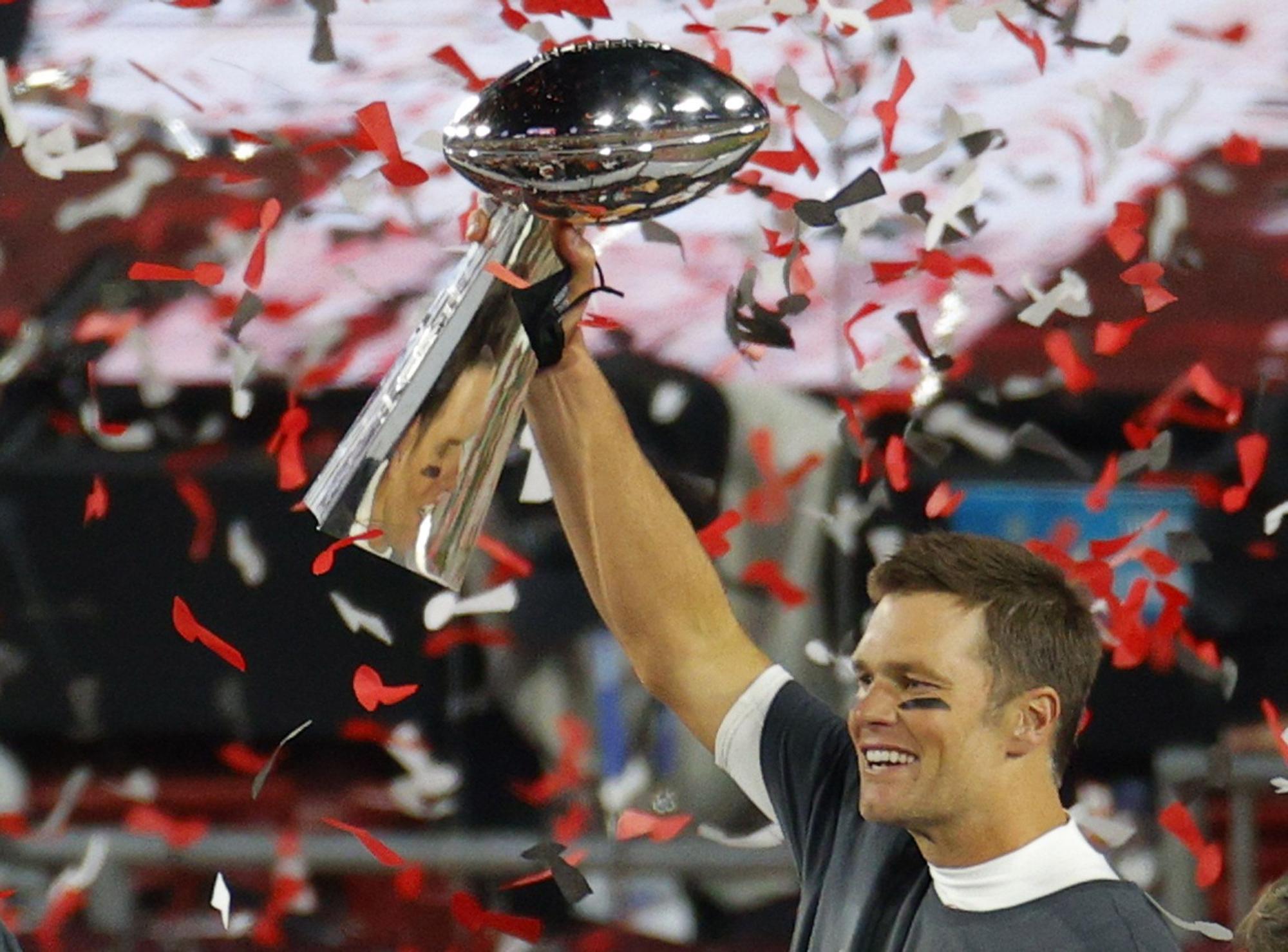 Tom Brady lidera la conquista de la Superbowl por los Tampa Bay Buccaneers.