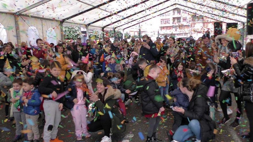 A festa infantil pre Fin de Ano celébrase hoxe a partir das 11.30 horas en Domingo Bueno. | // FDV
