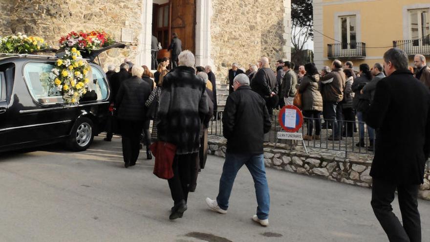 El funeral de les víctimes de Masarac es va celebrar a l´esglèsia de Garriguella.