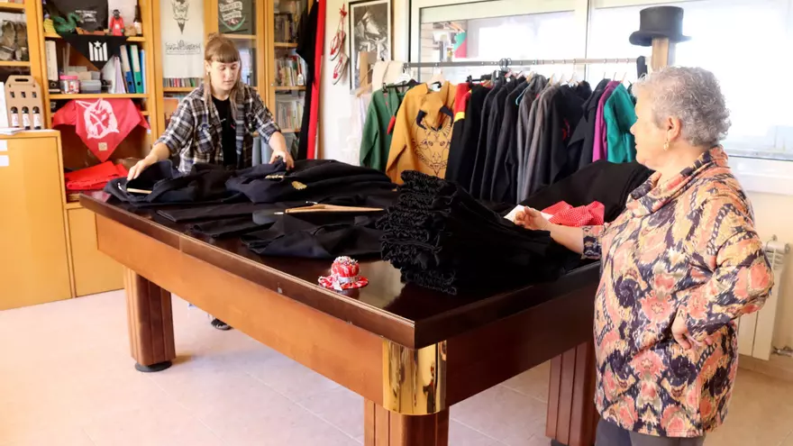 La Judit Morera treballant al seu taller a Calaf