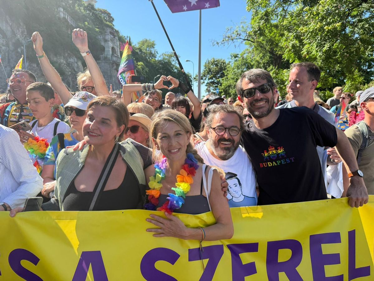 José María Núñez junto a Yolanda Díaz y Ernest Urtasun, en la protesta LGTBI de Budapest, el pasado sábado.