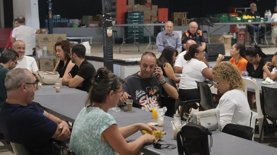 Los vecinos de Alfondeguilla evacuados por el incendio de la Vall d'Uixó continúan alojados en Moncofa