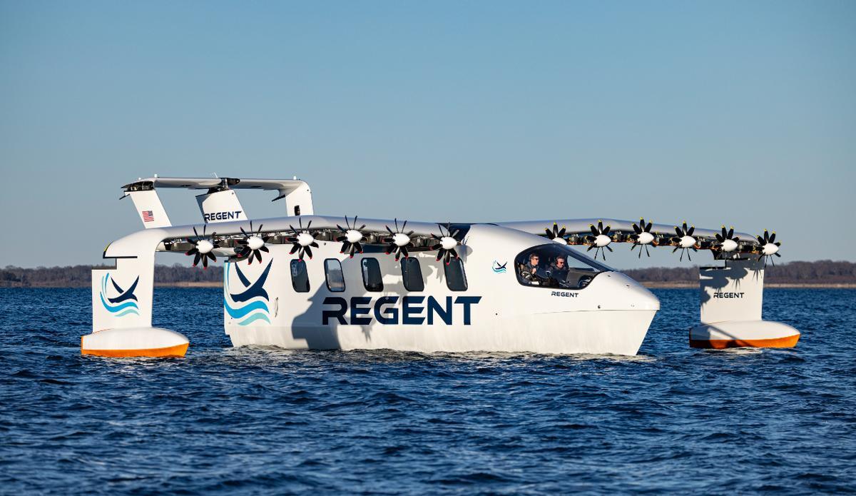 Prototipo del 'barco-avión' de Regent