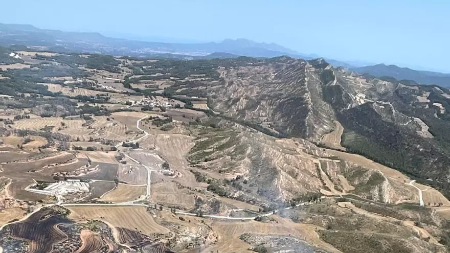 Incendi de camps i vegetació a Bellprat