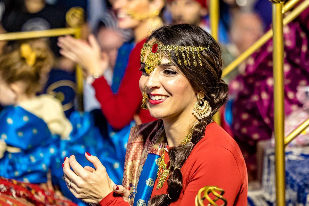 Un colorido Desfile de Carrozas cierras las fiestas de Benidorm