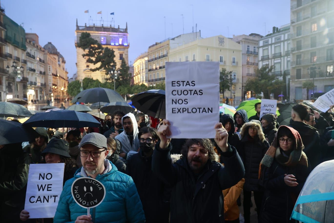 Protesta de autónomos en València contra las cuotas