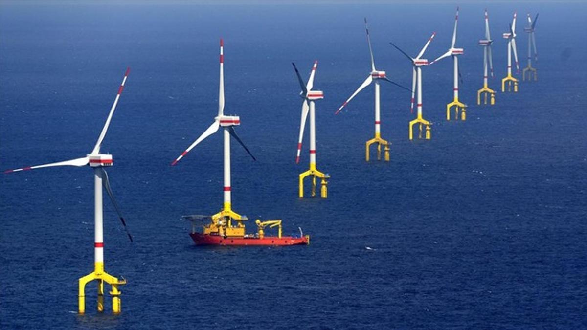 Parque eólico marino u 'offshore' cerca de la isla de Borkum, en el noroeste de Alemania