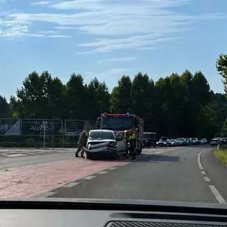 Un xoc frontal amb tres vehicles implicats deixa cinc ferits a Flaçà