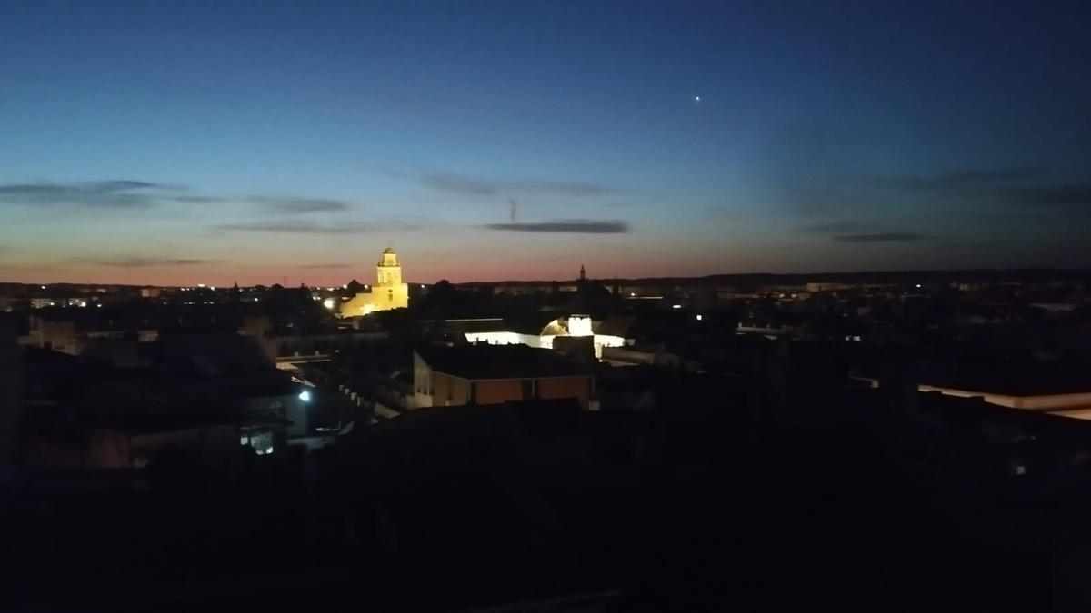 Córdoba amanece con luz tras casi 17 horas de apagón.