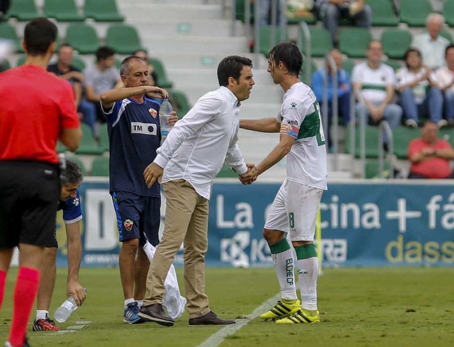 El Elche domina al Córdoba