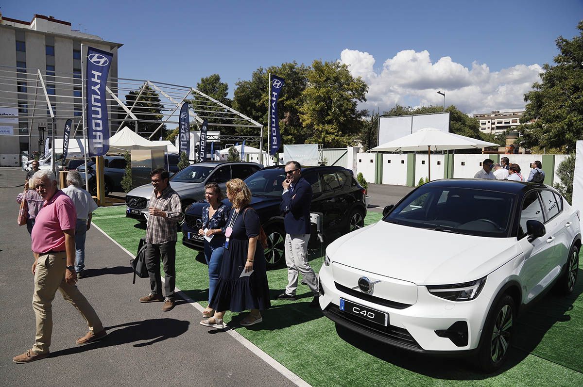 Exposición de los mejores vehículos eléctricos y eco en la Diputación de Córdoba