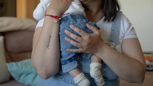 Les dones encapçalen 8 de cada 10 llars monoparentals