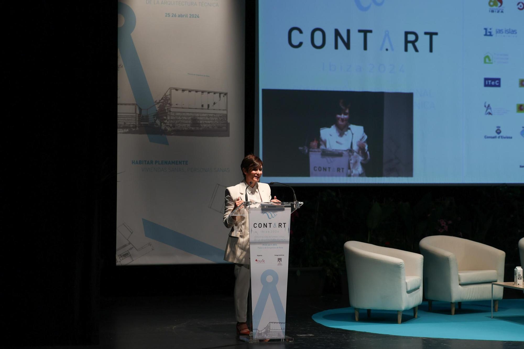 Galería: La ministra de Vivenda, Isabel Rodríguez García, en el congreso de Arquitectura Técnica de Ibiza
