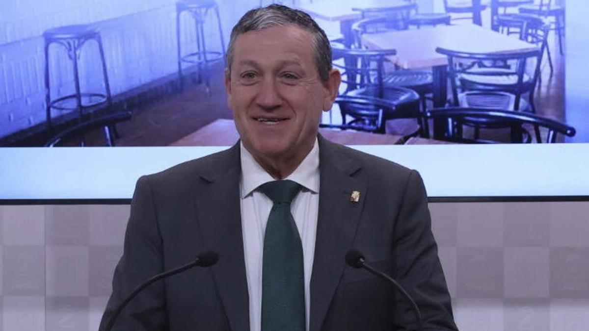Javier Faúndez, presidente de la Diputación Provincial de Zamora, en una rueda de prensa. | VÍCTOR GARRIDO