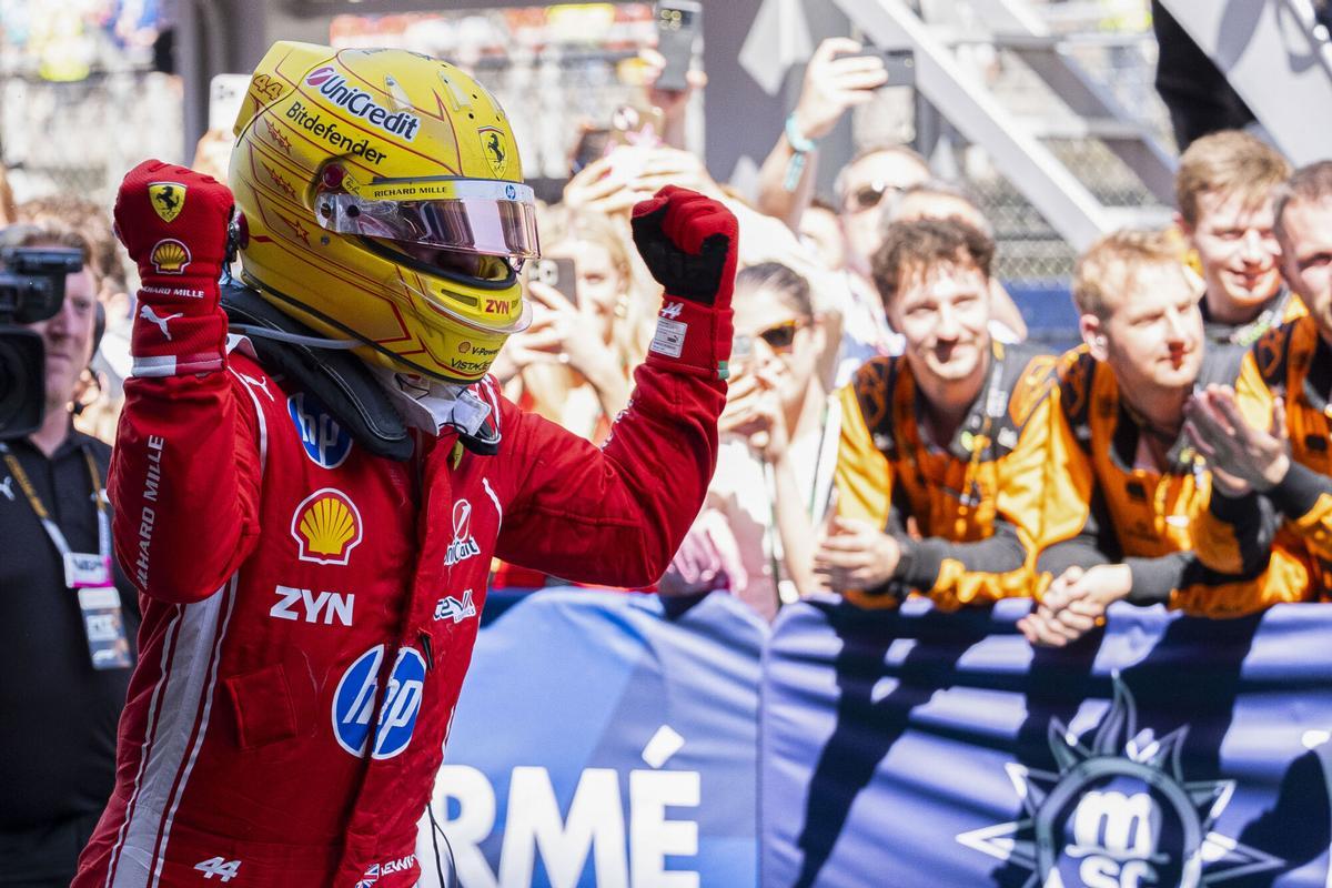 Lewis Hamilton celebra su primera victoria con Ferrari.