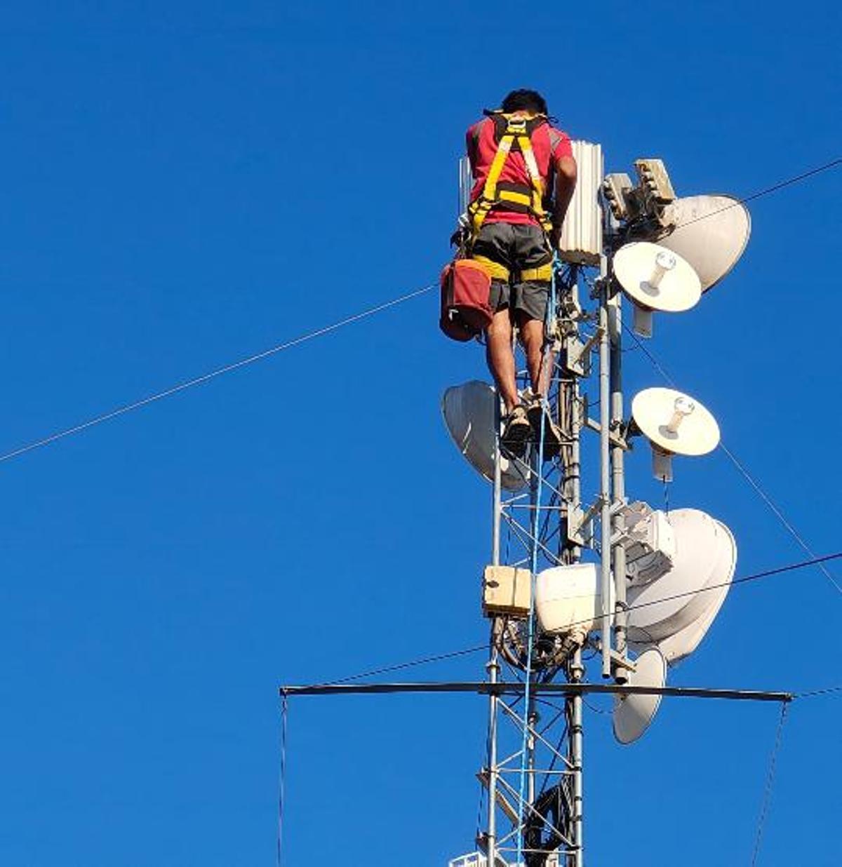 Comvive potencia la conectividad de internet con su servicio de radioenlaces mediante antenas a clientes que estén a 10 kilómetros a la redonda.
