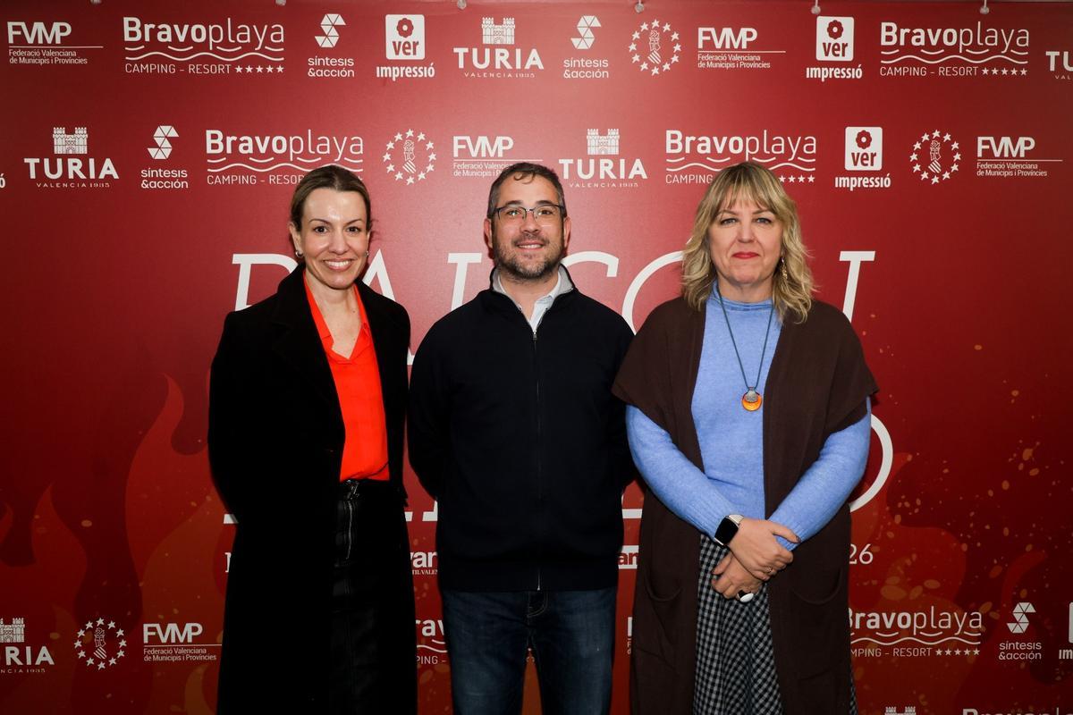 Alcaldes y alcaldesas copan el tercer día de balcón fallero de Levante-EMV