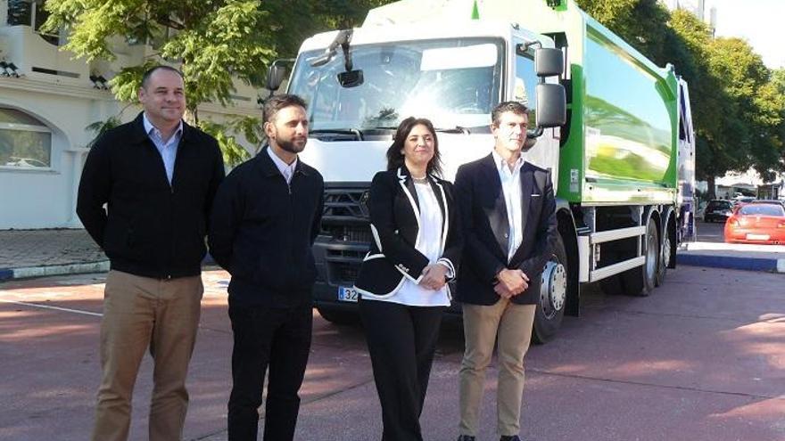 El delegado de Medio Ambiente de la Mancomunidad, José Antonio Gómez, y la presidenta de la Mancomunidad, Margarita del Cid, en el centro.