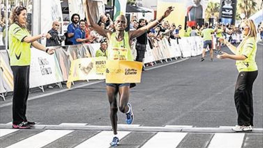 A Cheroben gana la XXIV Trinidad Alfonso y bate el récord de medio maratón en España con 58:48