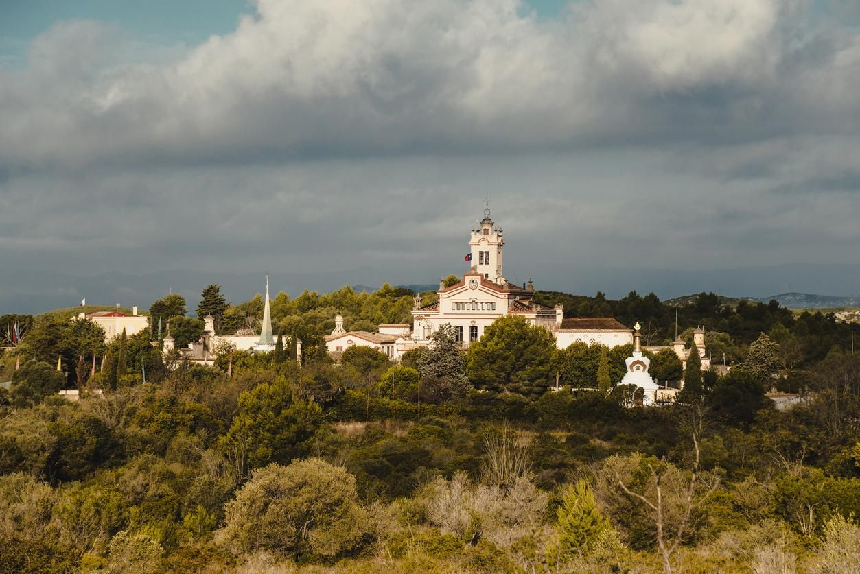 Todavía se conserva el edificio del palacio modernista
