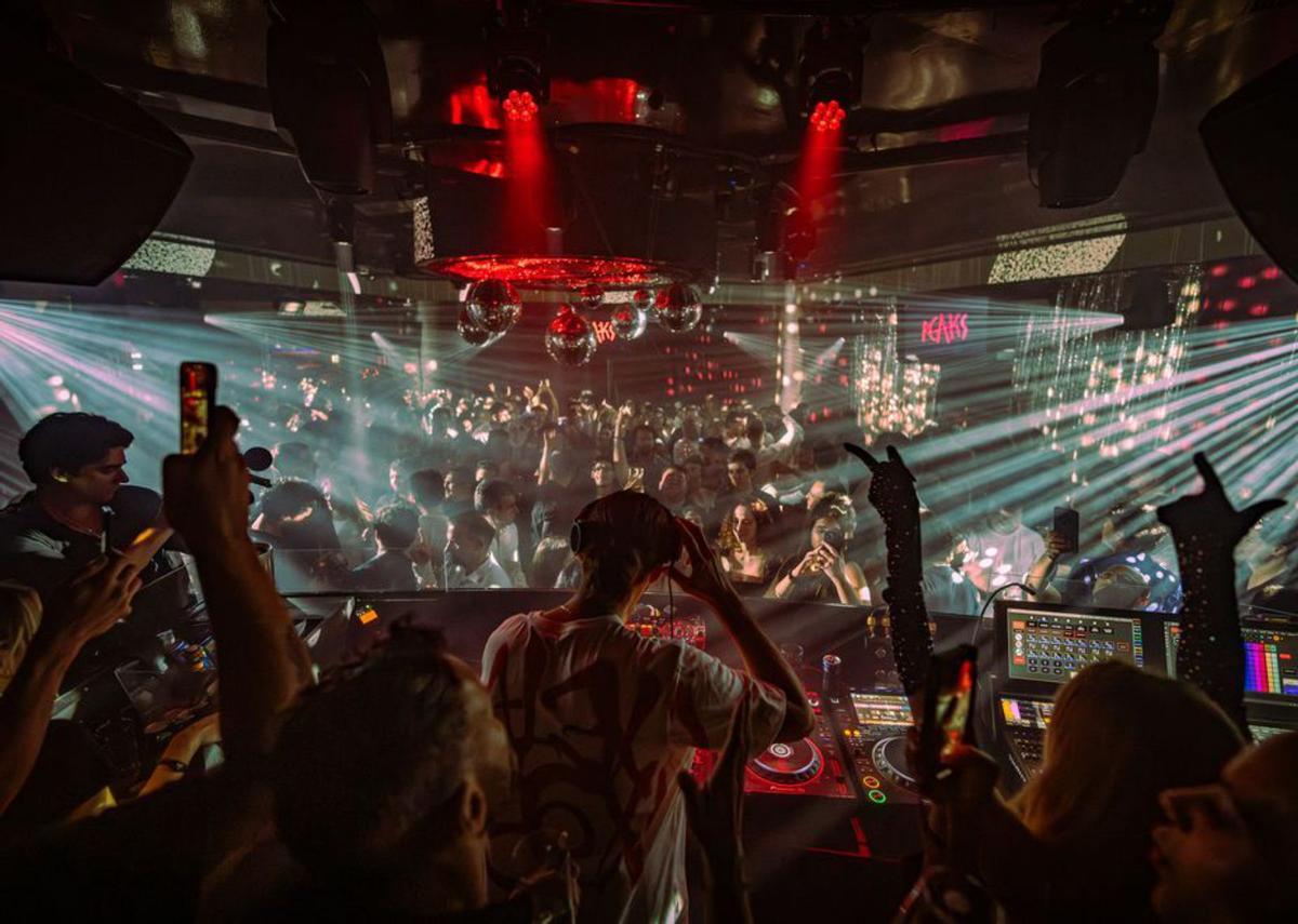 Tras el espectáculo y la cena, la fiesta continúa en el club. | LÍO IBIZA