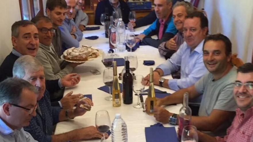 Comida de compañerismo de los dirigentes locales del PP, celebrada ayer en Pollença.