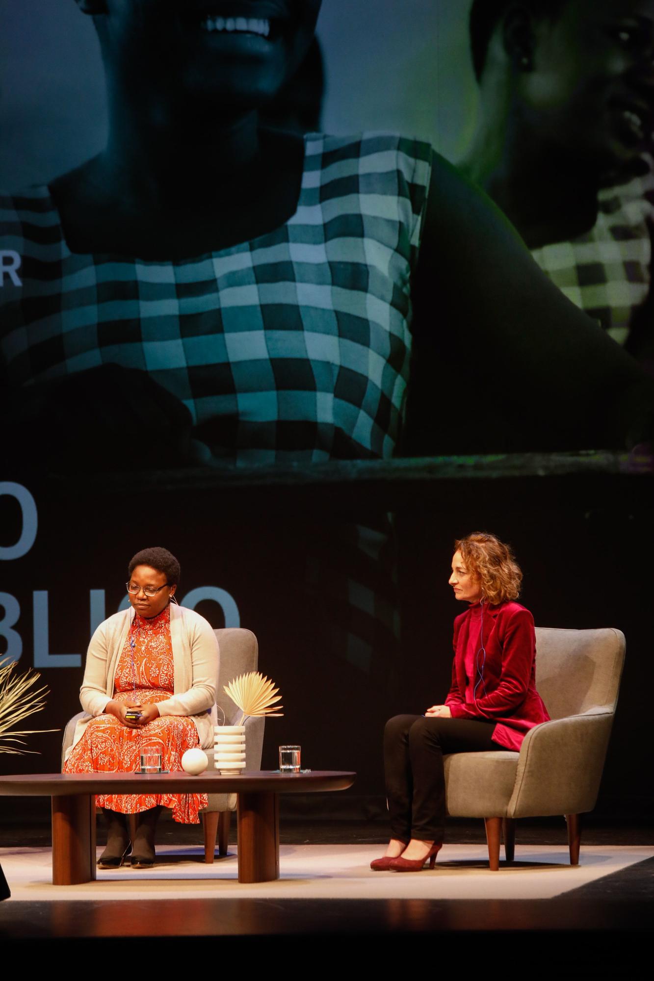 Lucas Lake y Fiona Mavhinga, de CAMFED, en el Palacio Valdés de Avilés: "Sólo puedes soñar cuando puedes estudiar"